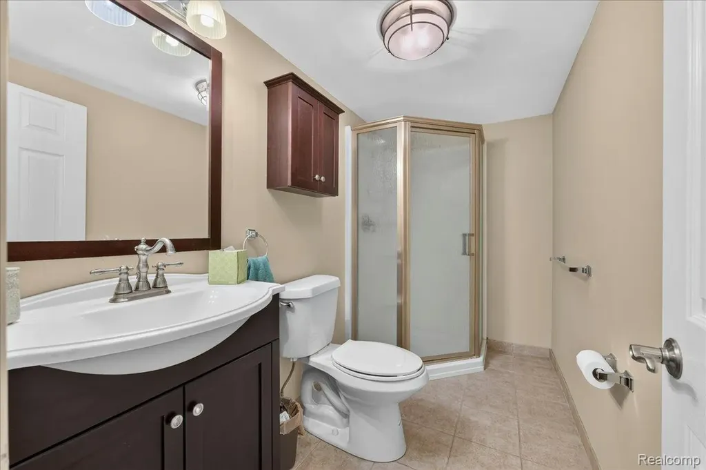 11908 Stamford Avenue Warren City MI 48089