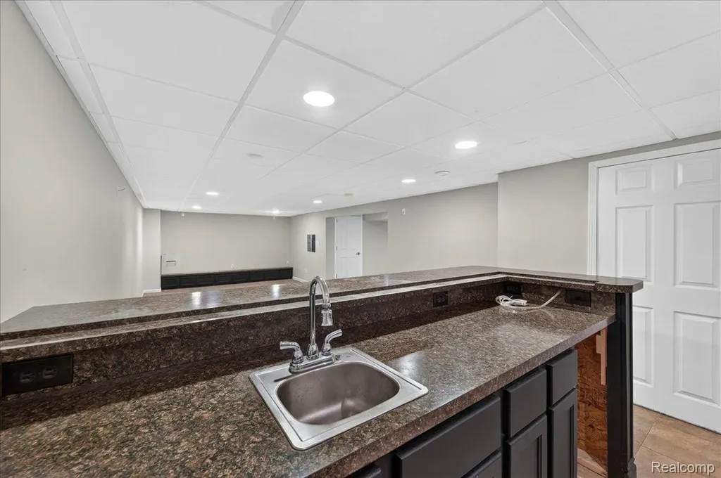 11908 Stamford Avenue Warren City MI 48089