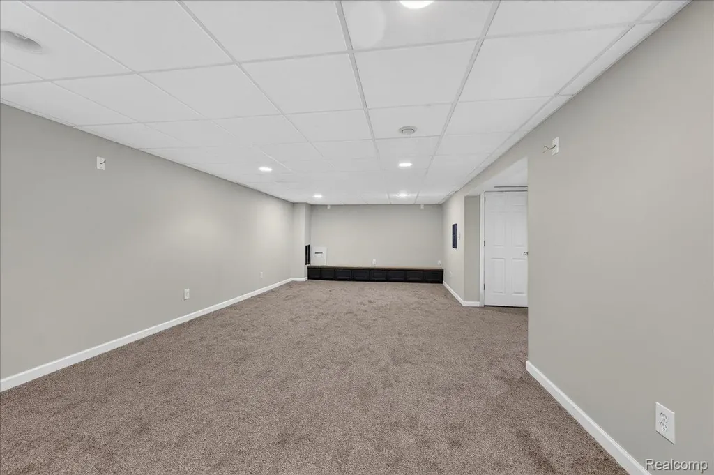 11908 Stamford Avenue Warren City MI 48089