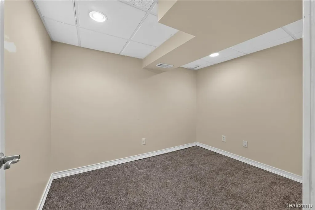 11908 Stamford Avenue Warren City MI 48089