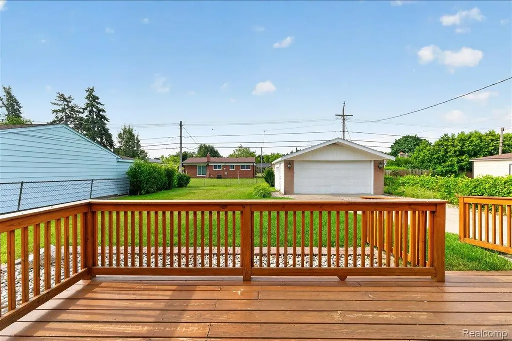 11908 Stamford Avenue Warren City MI 48089