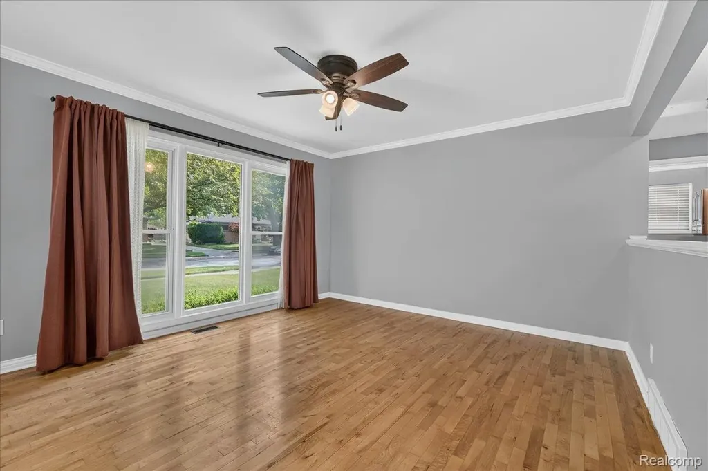 11908 Stamford Avenue Warren City MI 48089