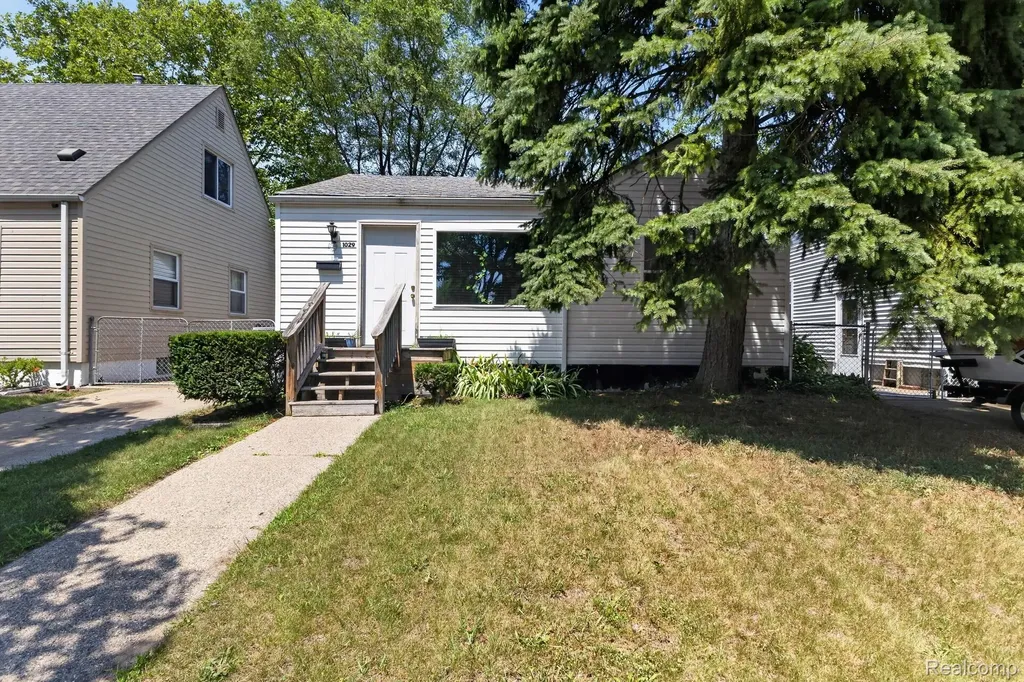 1029 E Woodruff Avenue Hazel Park City MI 48030
