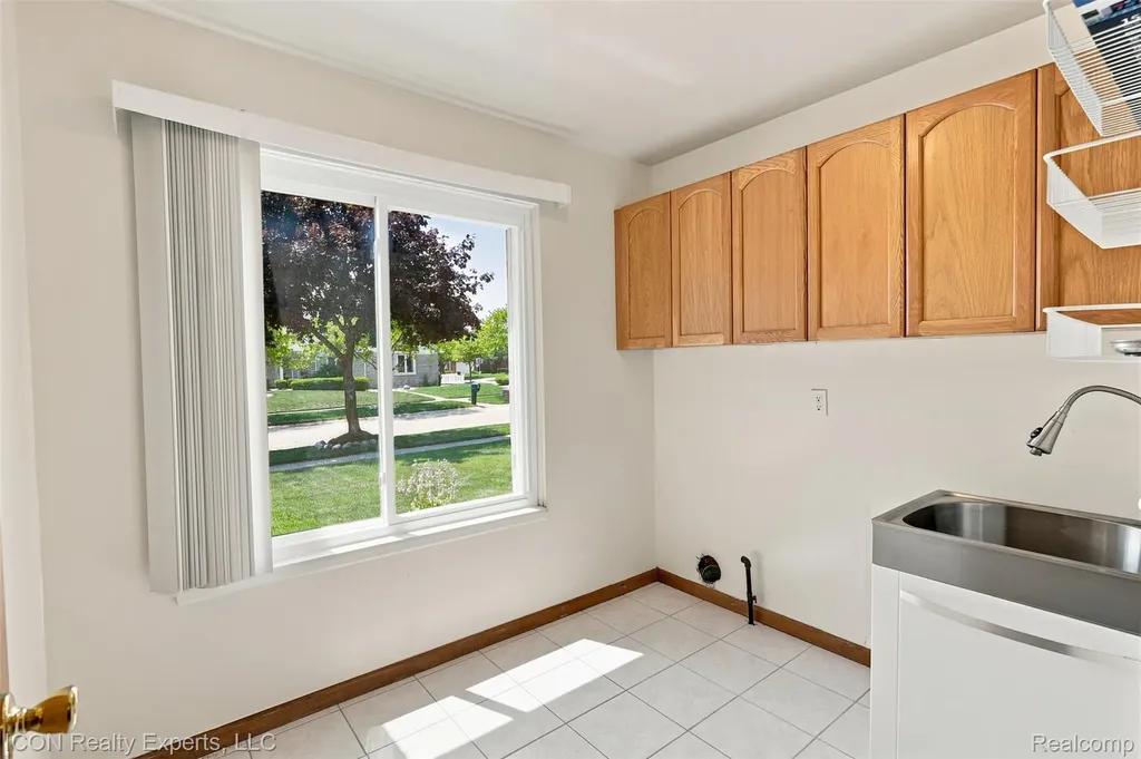 12853 Shady Lane Drive Sterling Heights City MI 48313