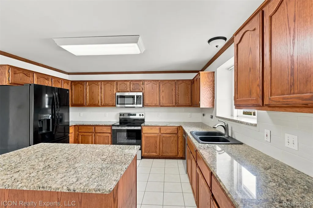 12853 Shady Lane Drive Sterling Heights City MI 48313