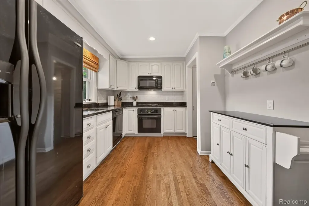 2925 Bembridge Road Royal Oak City MI 48073