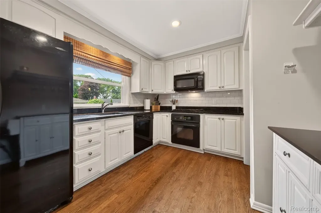2925 Bembridge Road Royal Oak City MI 48073