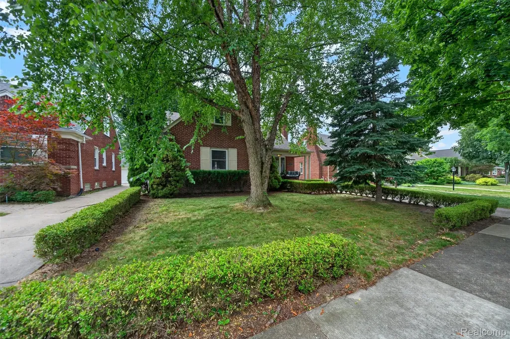 2925 Bembridge Road Royal Oak City MI 48073