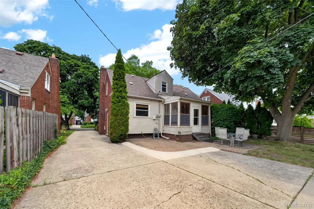 2925 Bembridge Road Royal Oak City MI 48073