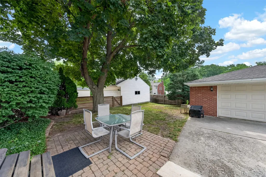 2925 Bembridge Road Royal Oak City MI 48073
