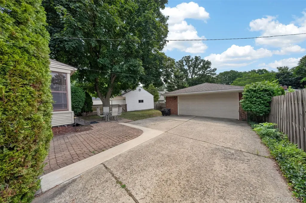 2925 Bembridge Road Royal Oak City MI 48073