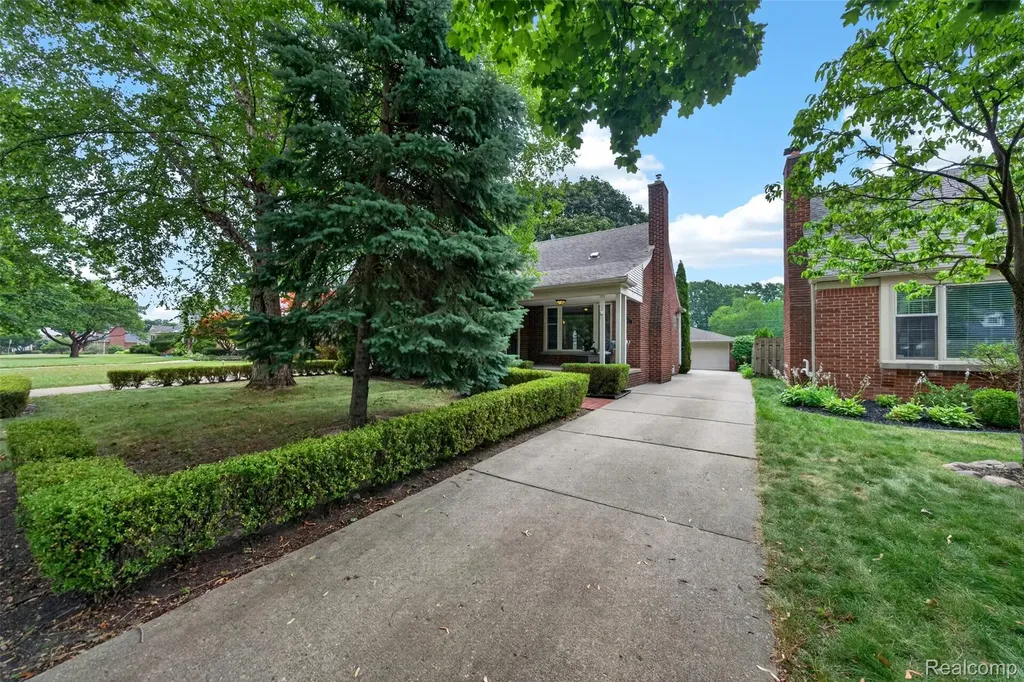 2925 Bembridge Road Royal Oak City MI 48073