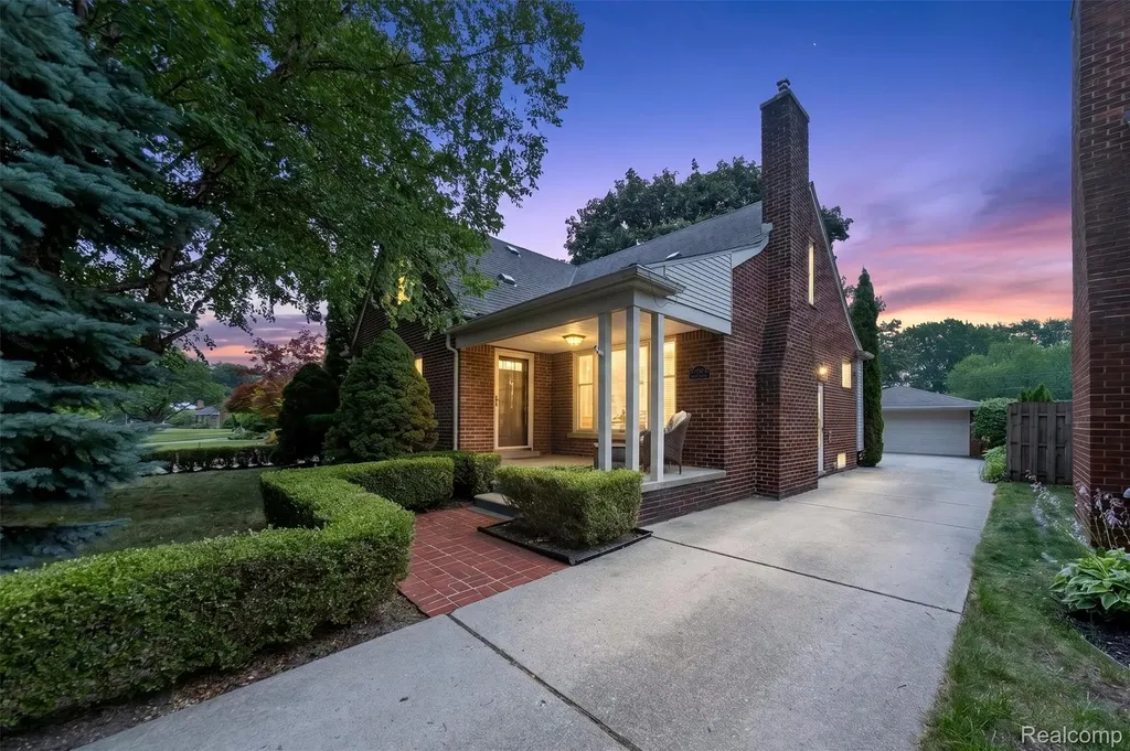 2925 Bembridge Road Royal Oak City MI 48073