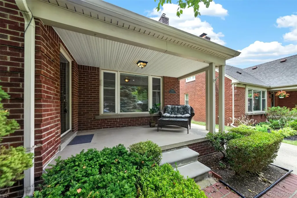 2925 Bembridge Road Royal Oak City MI 48073