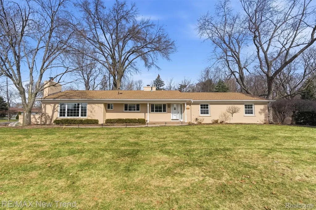 1043 Westview Road Bloomfield Hills City MI 48304