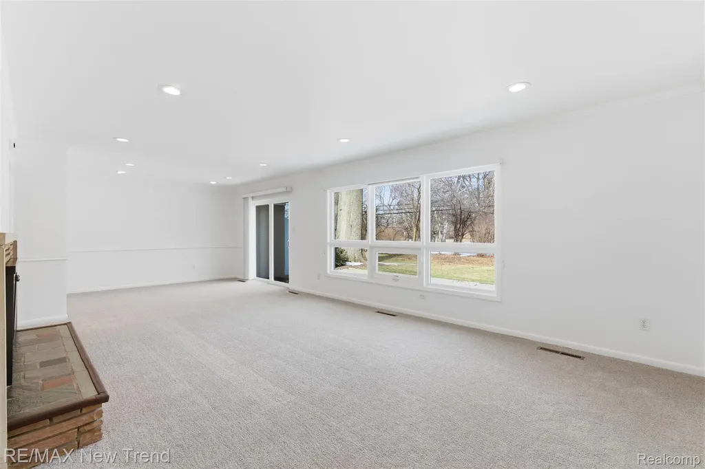 1043 Westview Road Bloomfield Hills City MI 48304