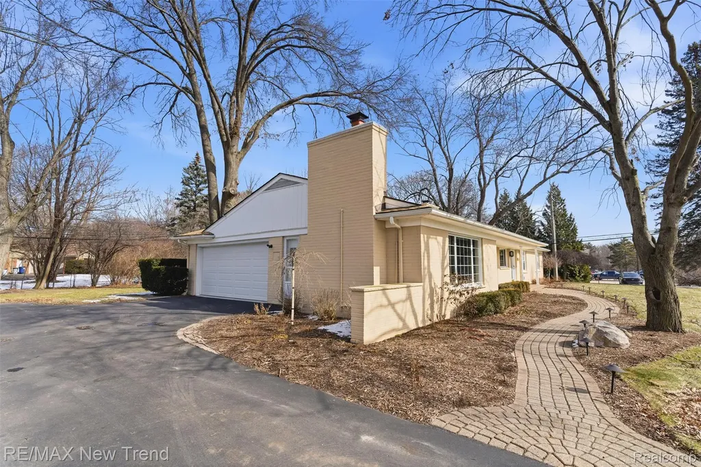 1043 Westview Road Bloomfield Hills City MI 48304