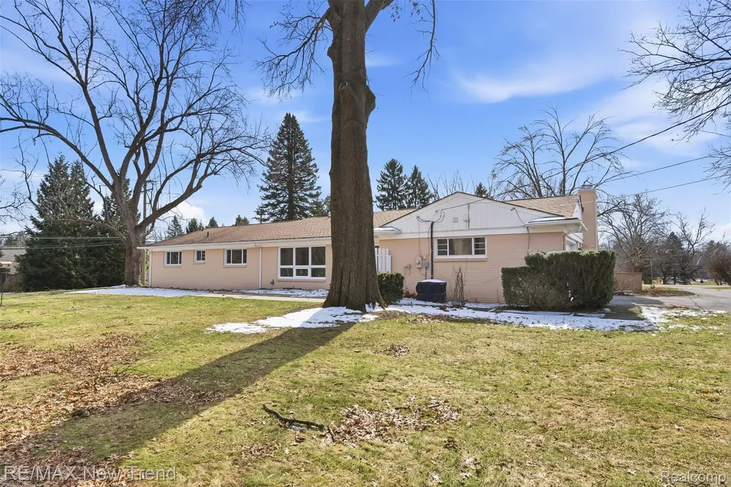 1043 Westview Road Bloomfield Hills City MI 48304