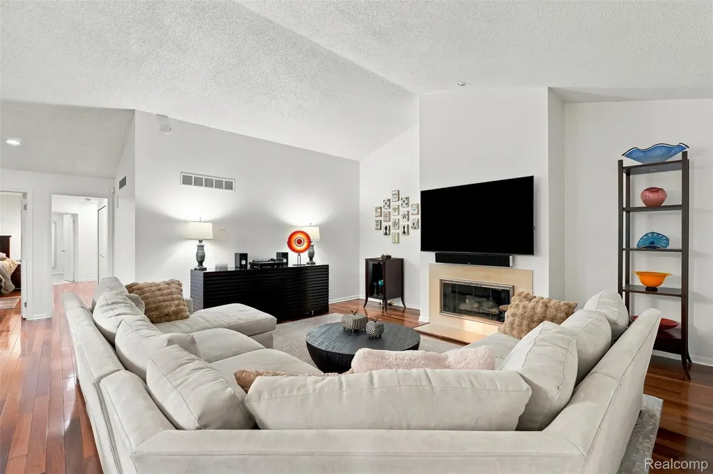 6012 Danbury Court West Bloomfield Charter Township MI 48322