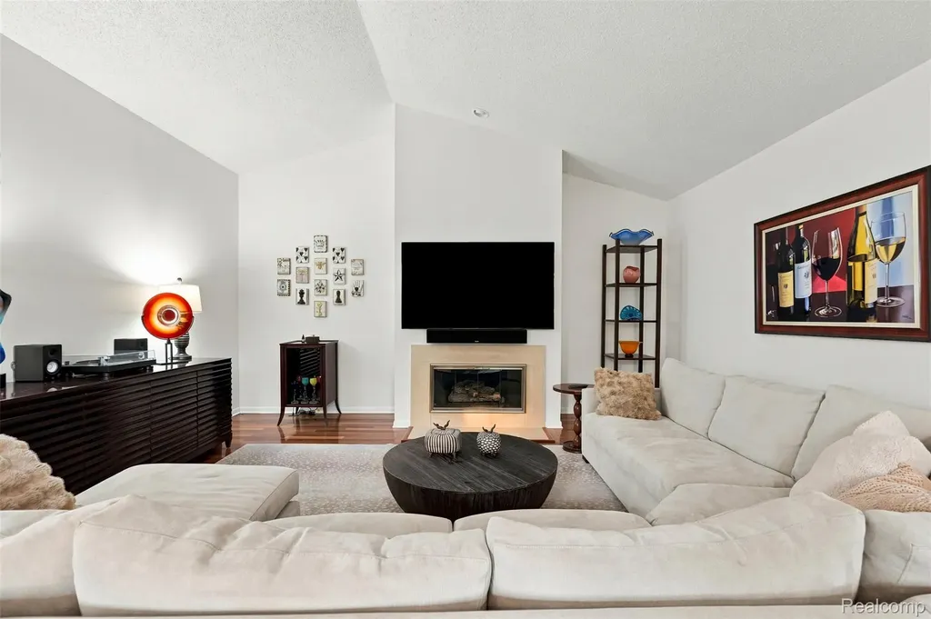 6012 Danbury Court West Bloomfield Charter Township MI 48322