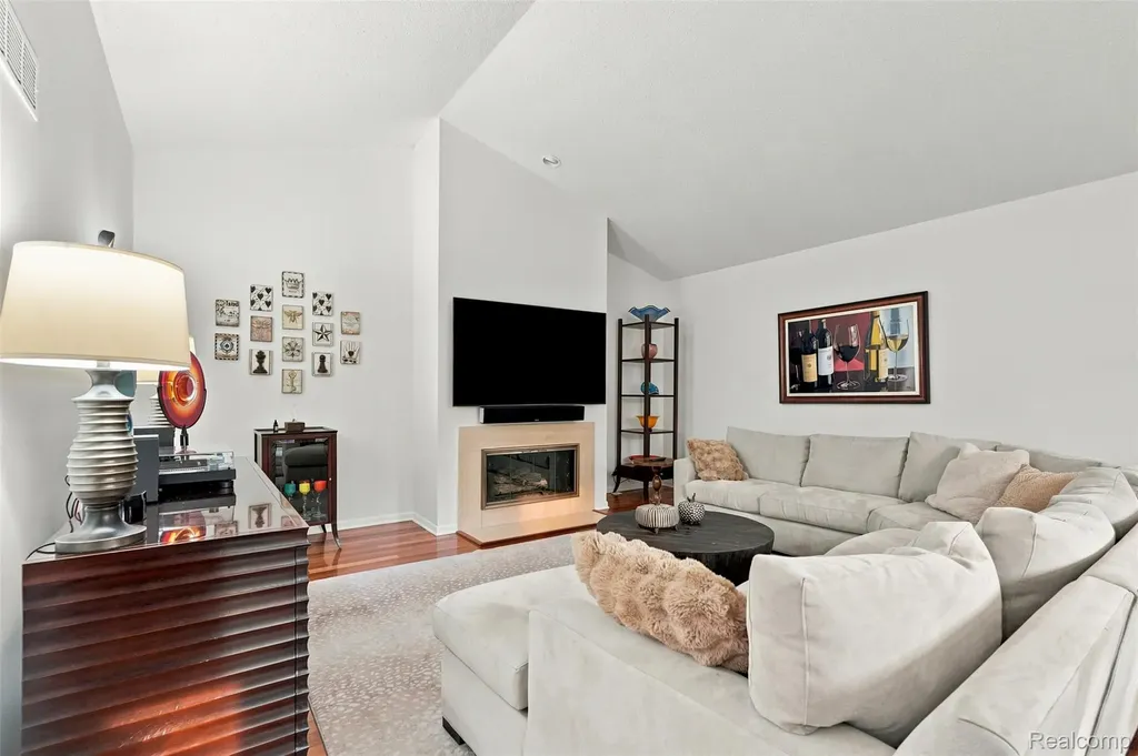 6012 Danbury Court West Bloomfield Charter Township MI 48322
