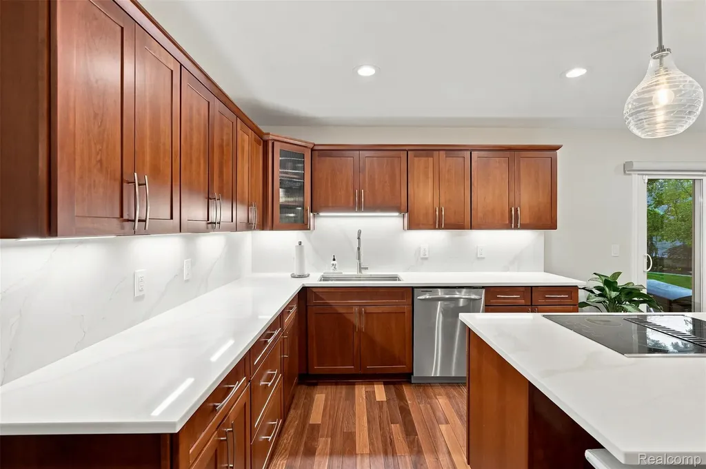 6012 Danbury Court West Bloomfield Charter Township MI 48322