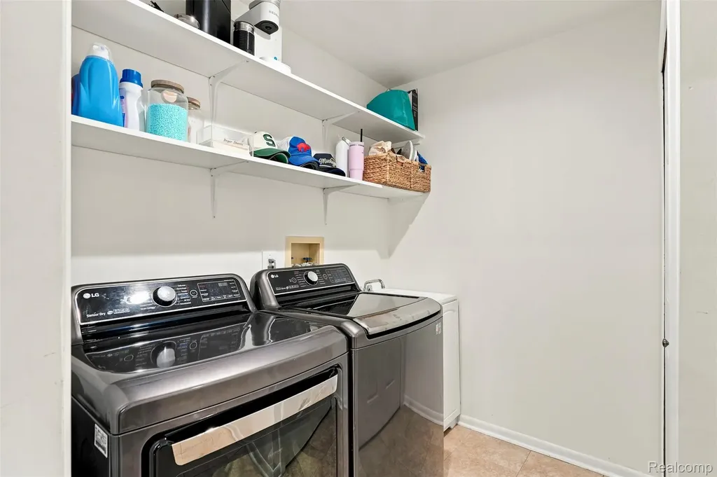 6012 Danbury Court West Bloomfield Charter Township MI 48322
