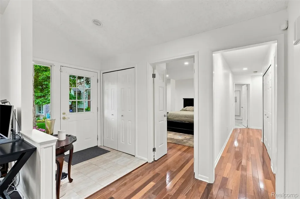 6012 Danbury Court West Bloomfield Charter Township MI 48322