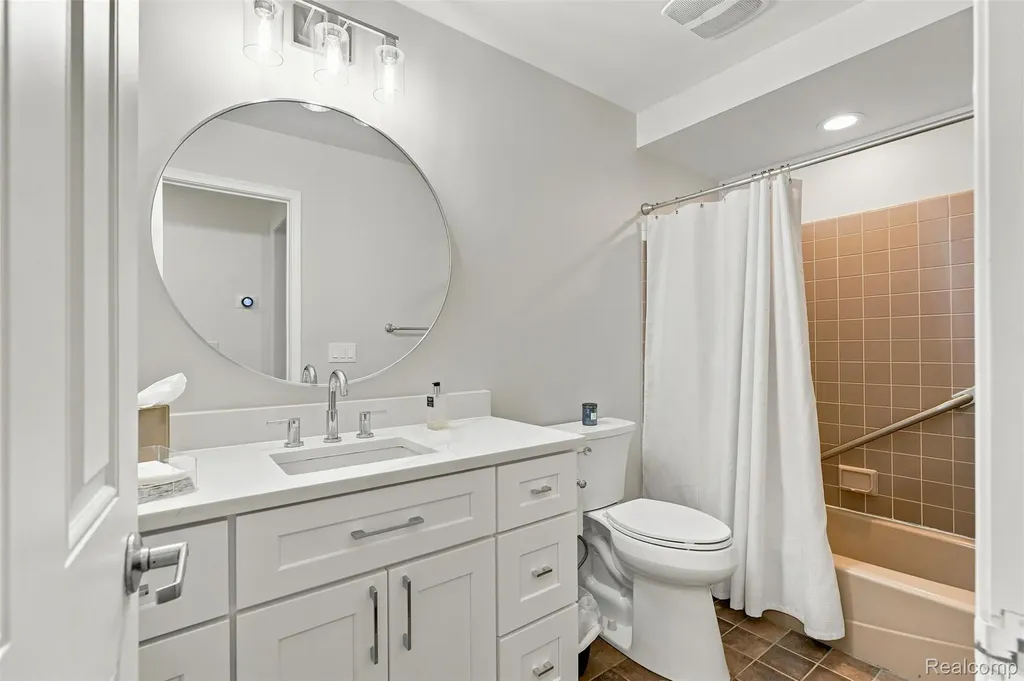 6012 Danbury Court West Bloomfield Charter Township MI 48322