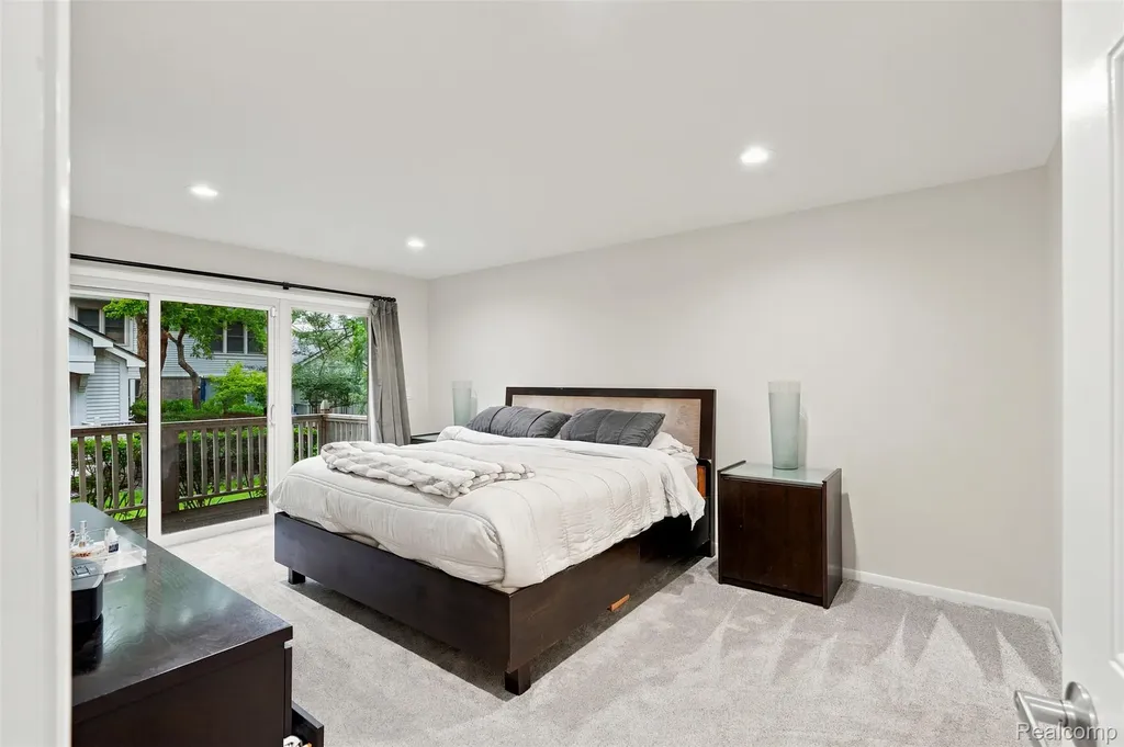 6012 Danbury Court West Bloomfield Charter Township MI 48322