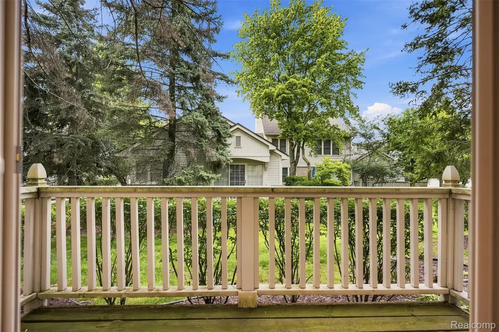 6012 Danbury Court West Bloomfield Charter Township MI 48322