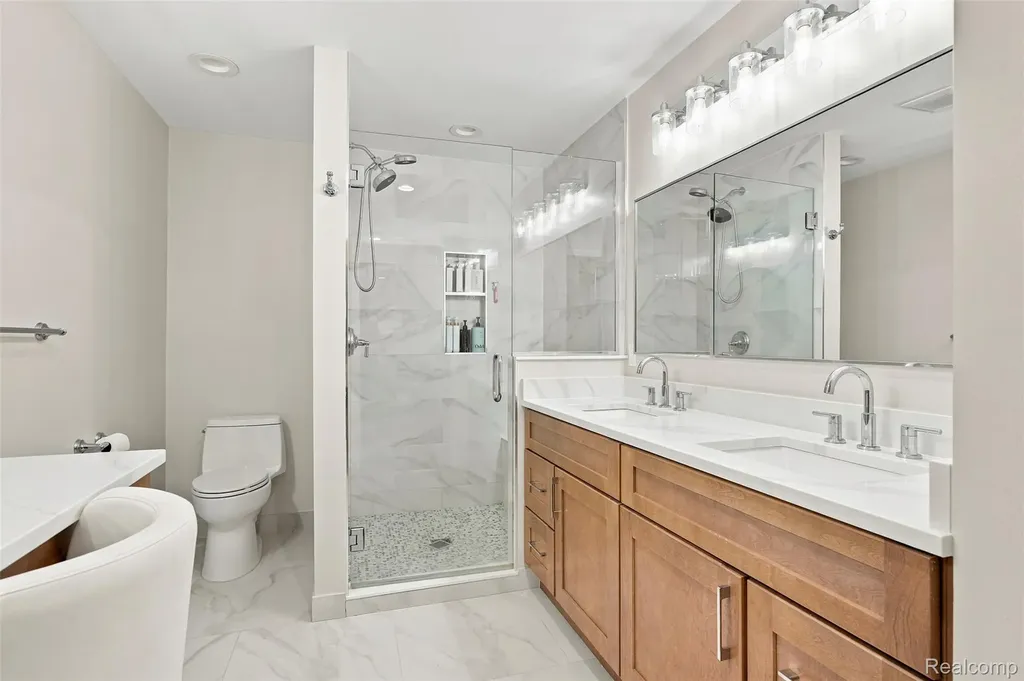 6012 Danbury Court West Bloomfield Charter Township MI 48322