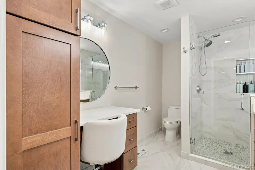 6012 Danbury Court West Bloomfield Charter Township MI 48322