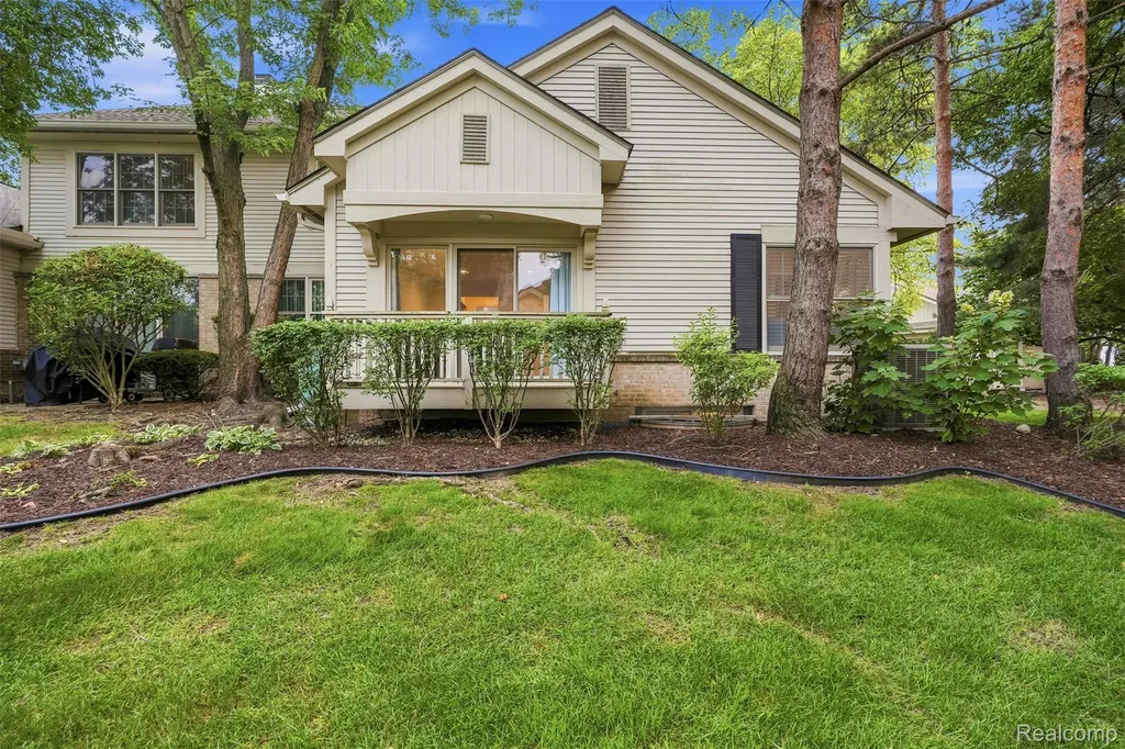 6012 Danbury Court West Bloomfield Charter Township MI 48322