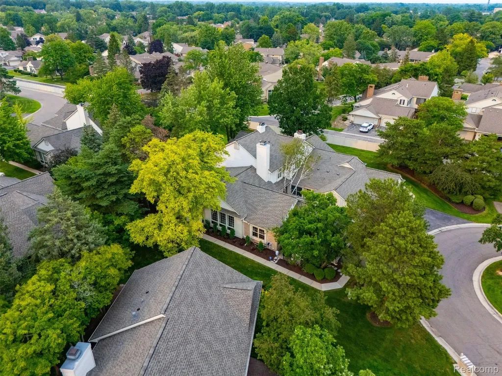 6012 Danbury Court West Bloomfield Charter Township MI 48322