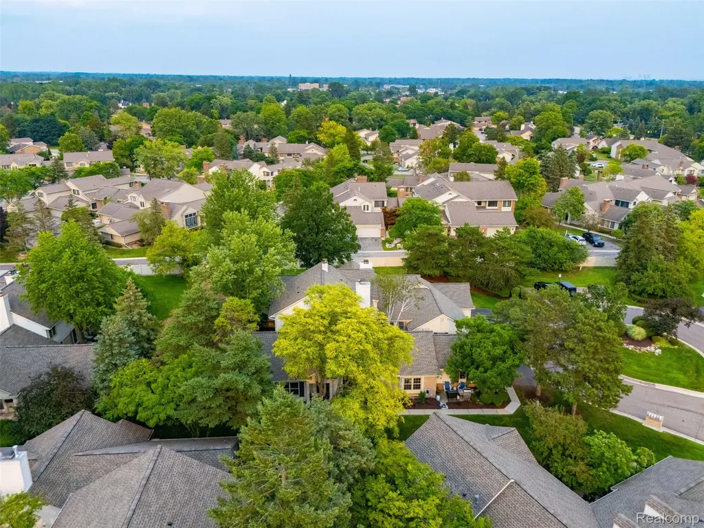 6012 Danbury Court West Bloomfield Charter Township MI 48322