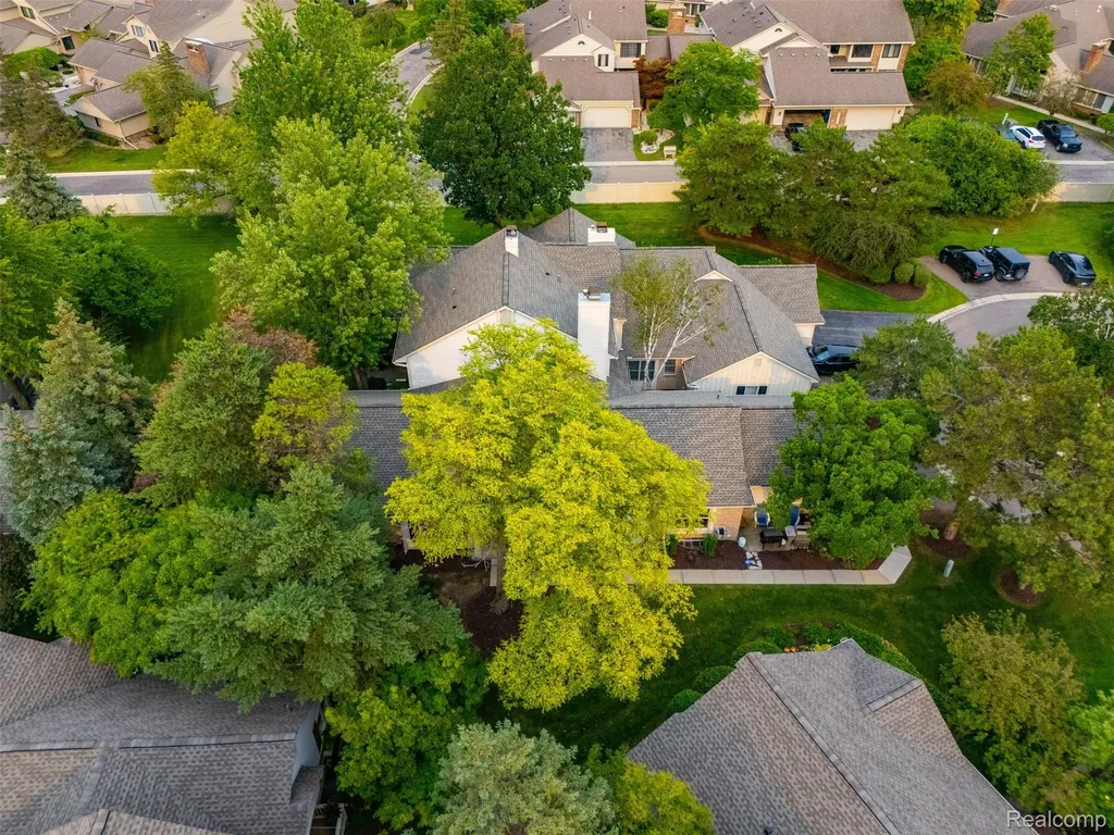 6012 Danbury Court West Bloomfield Charter Township MI 48322
