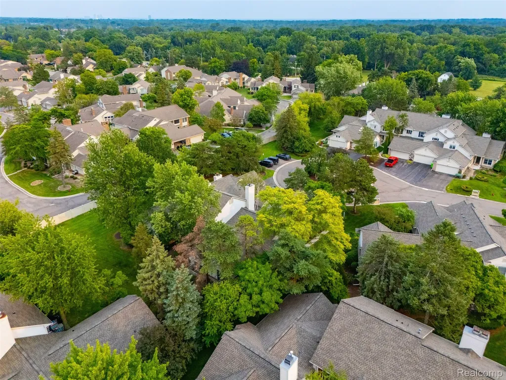 6012 Danbury Court West Bloomfield Charter Township MI 48322