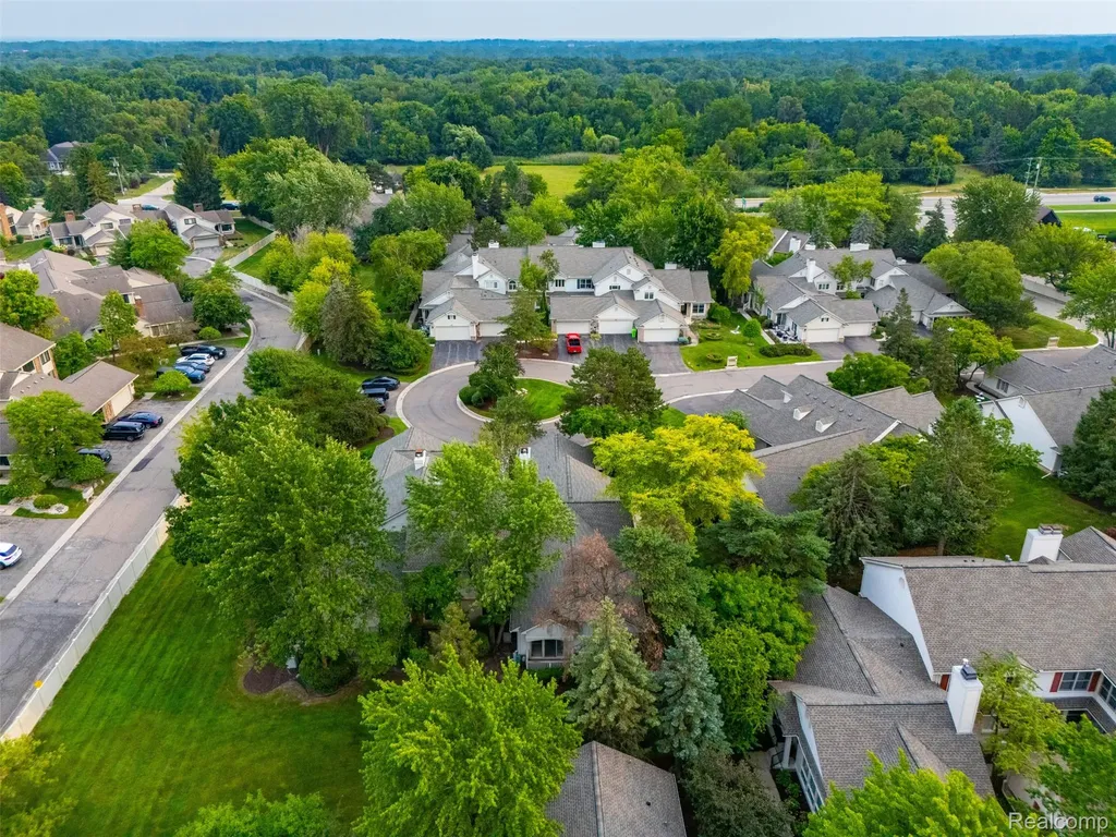 6012 Danbury Court West Bloomfield Charter Township MI 48322