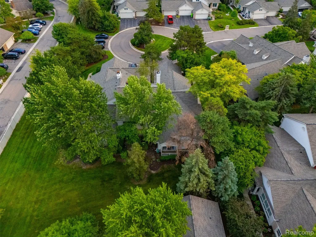 6012 Danbury Court West Bloomfield Charter Township MI 48322