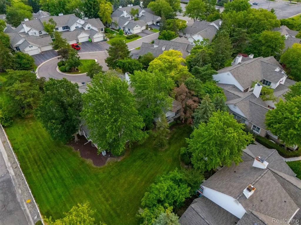 6012 Danbury Court West Bloomfield Charter Township MI 48322