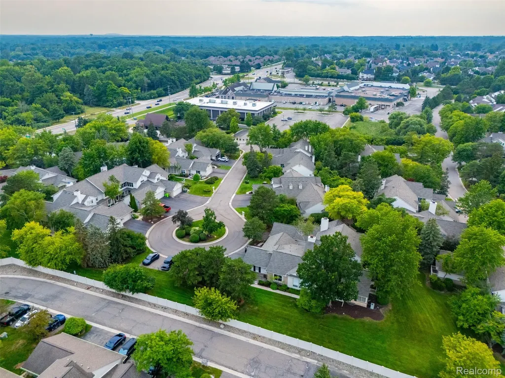 6012 Danbury Court West Bloomfield Charter Township MI 48322