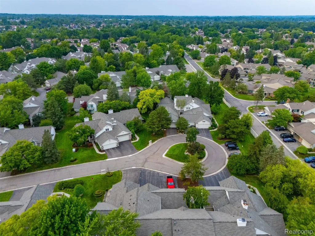 6012 Danbury Court West Bloomfield Charter Township MI 48322