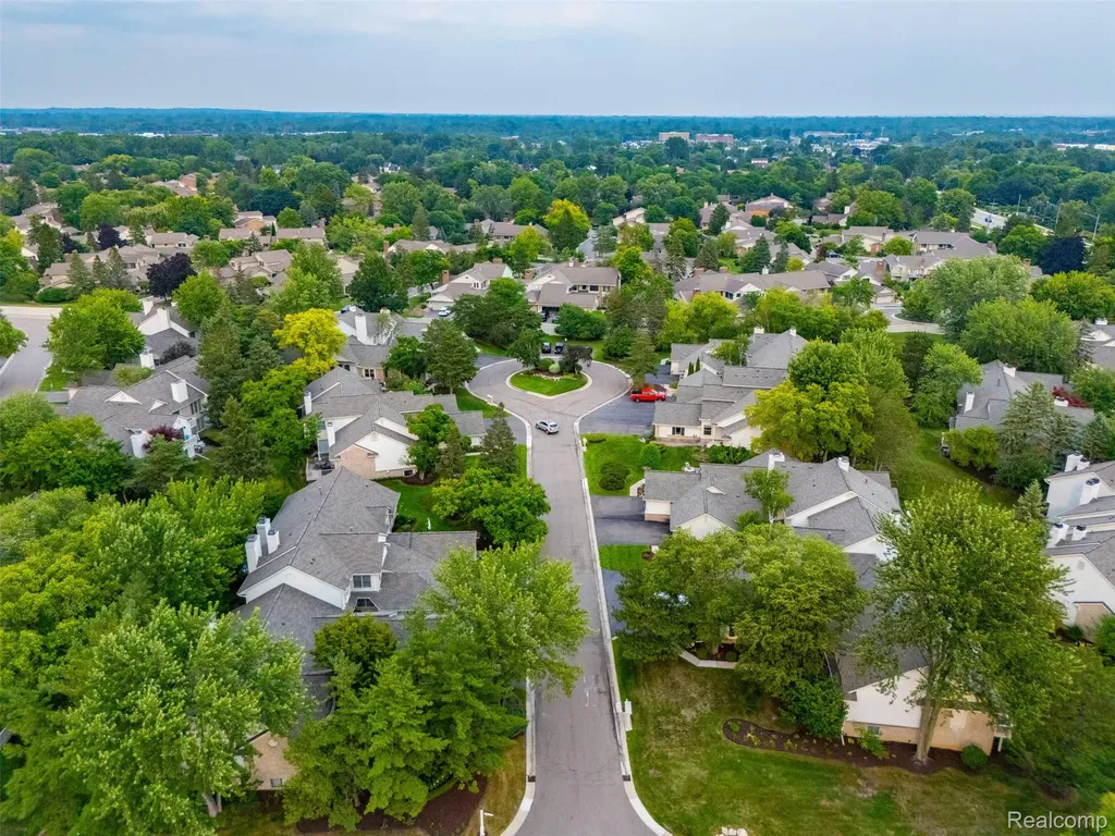 6012 Danbury Court West Bloomfield Charter Township MI 48322