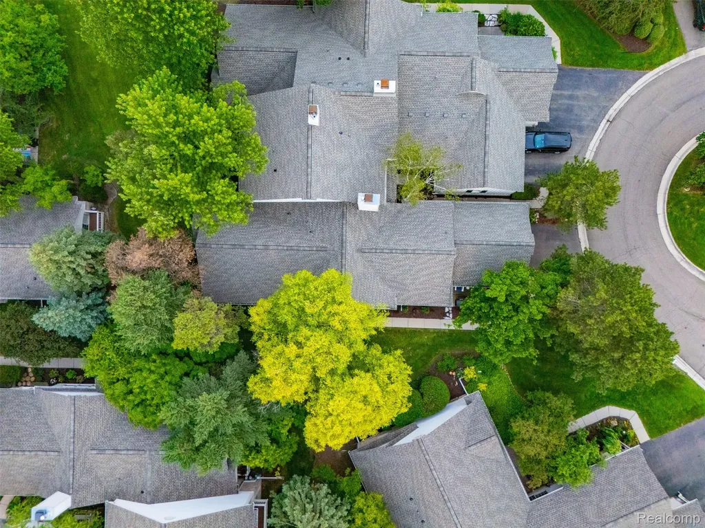 6012 Danbury Court West Bloomfield Charter Township MI 48322