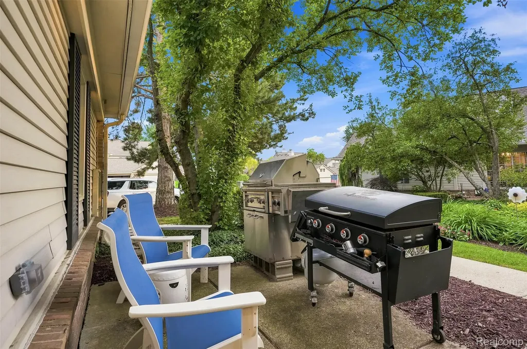 6012 Danbury Court West Bloomfield Charter Township MI 48322
