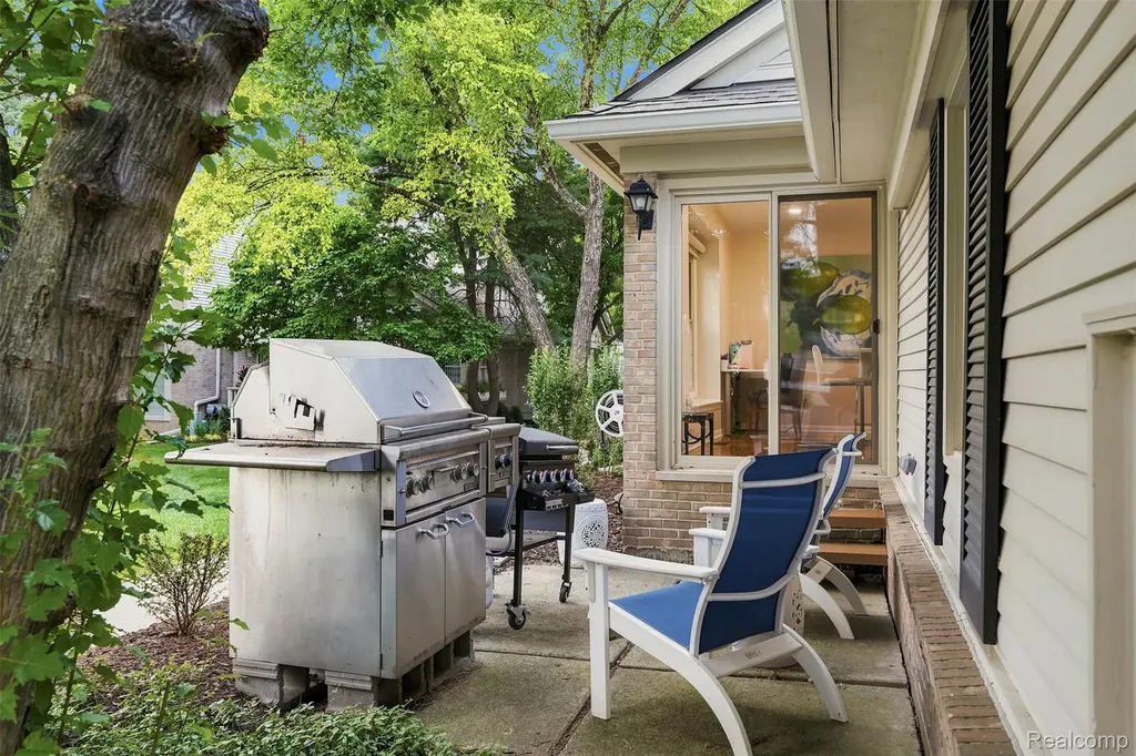 6012 Danbury Court West Bloomfield Charter Township MI 48322
