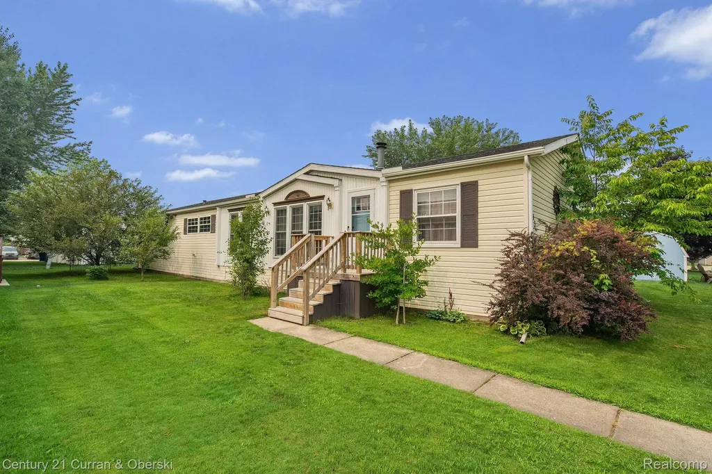 39253 Island Drive Huron Charter Township MI 48164