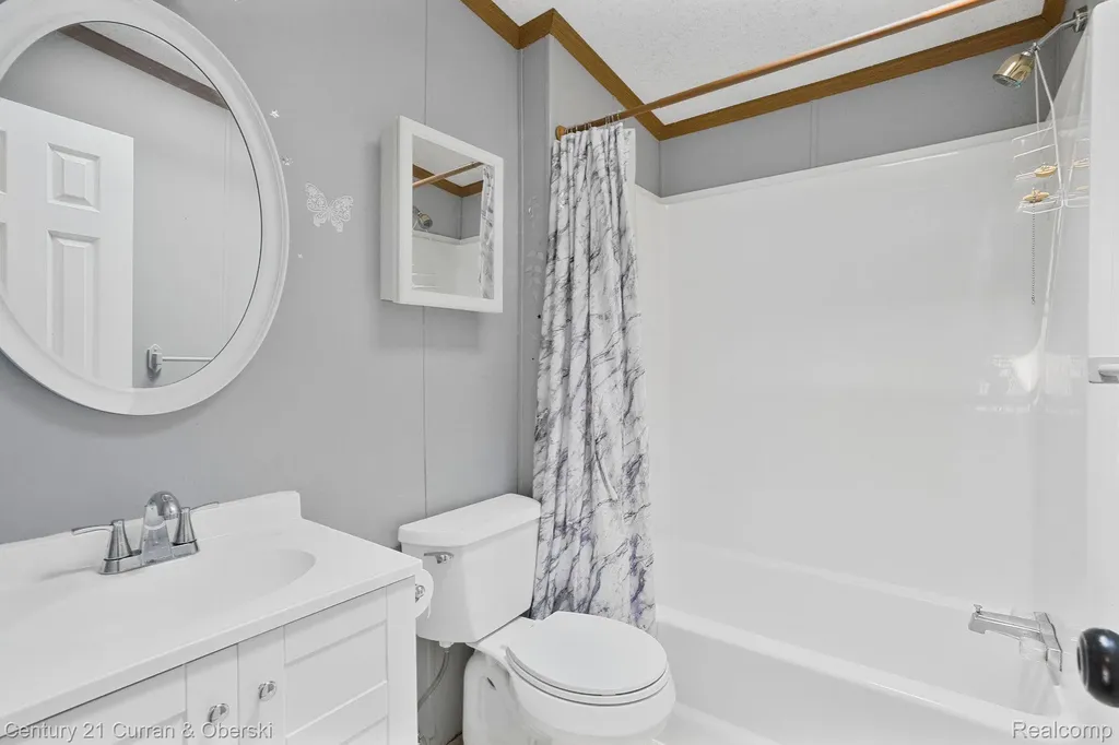39253 Island Drive Huron Charter Township MI 48164