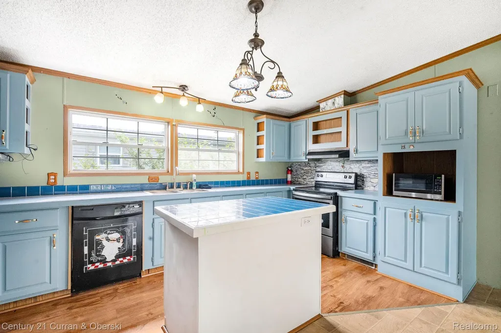 39253 Island Drive Huron Charter Township MI 48164